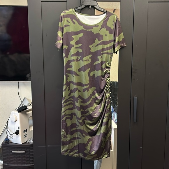 NWOT Camo Bodycon Midi - Picture 2 of 4